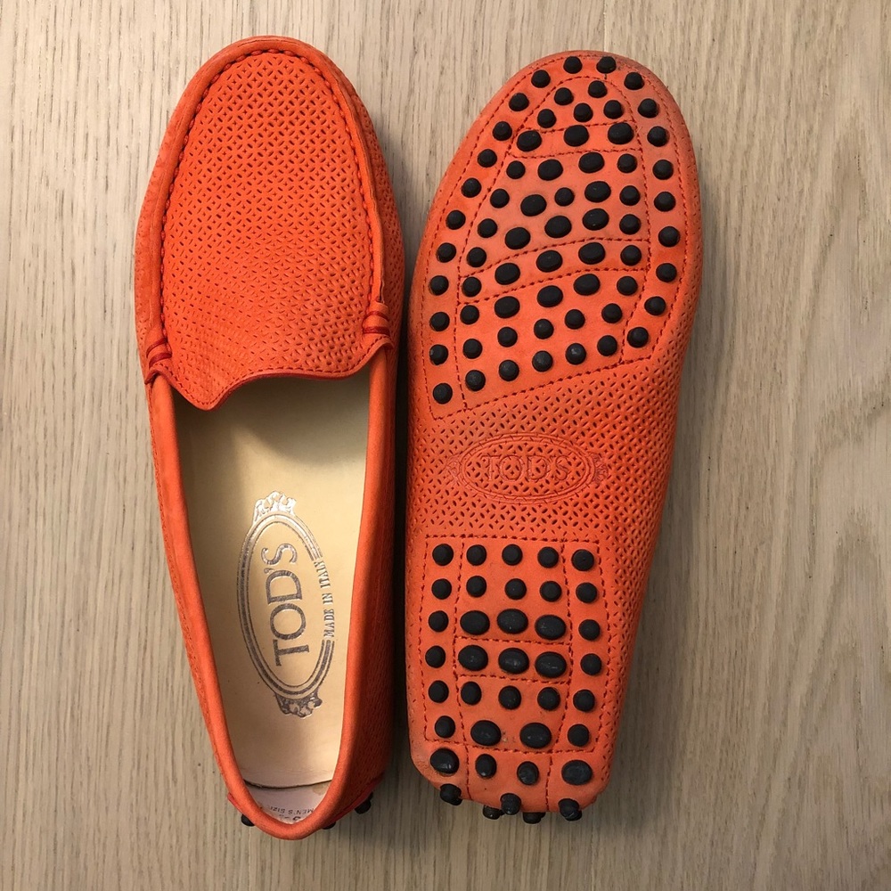 Women’s Tod’s loafers in coral. Size 35.5. - Picture 5 of 8